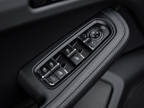 Certified 2026 Porsche Macan AWD/4WD image 21
