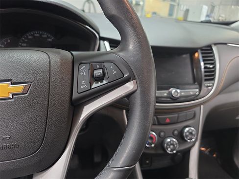 Certified 2020 Chevrolet Trax LT w/ LT Convenience Package image 18