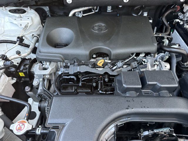Used 2025 Toyota RAV4 XLE FWD image 33