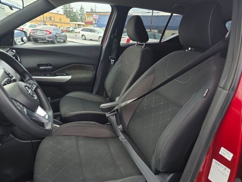 Used 2020 Nissan Kicks SV image 17