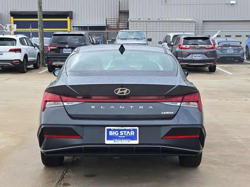 Used 2025 Hyundai Elantra Limited FWD image 5