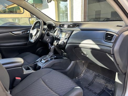 Used 2017 Nissan Rogue S image 17