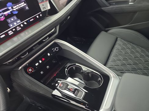 New 2025 Audi SQ5 Prestige image 25