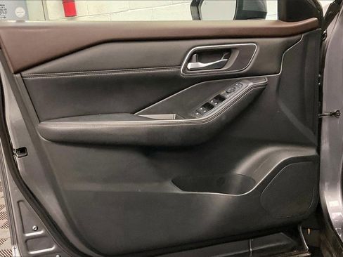 Used 2021 Nissan Rogue SV w/ Premium Package image 17