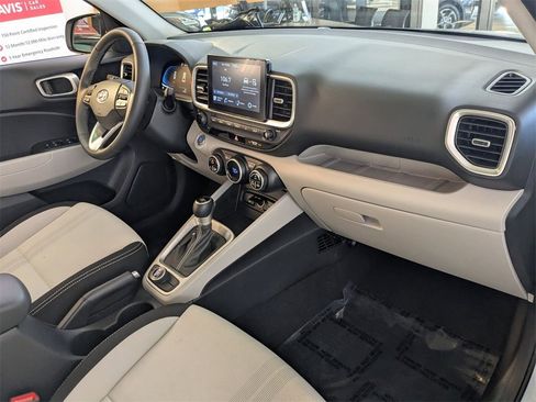 Used 2025 Hyundai Venue SEL image 31
