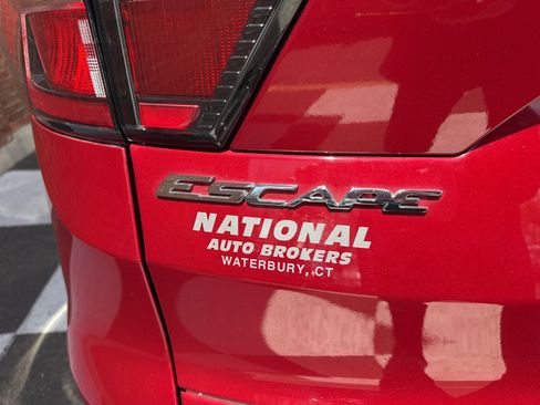 Used 2017 Ford Escape SE w/ Equipment Group 201A AWD/4WD image 38