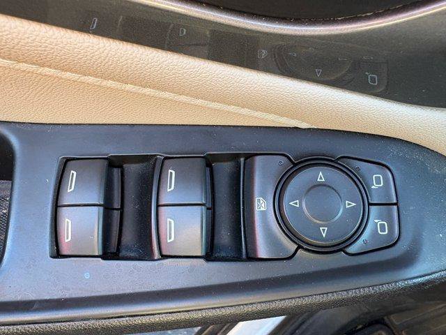 Used 2023 Chevrolet Traverse LS FWD image 7
