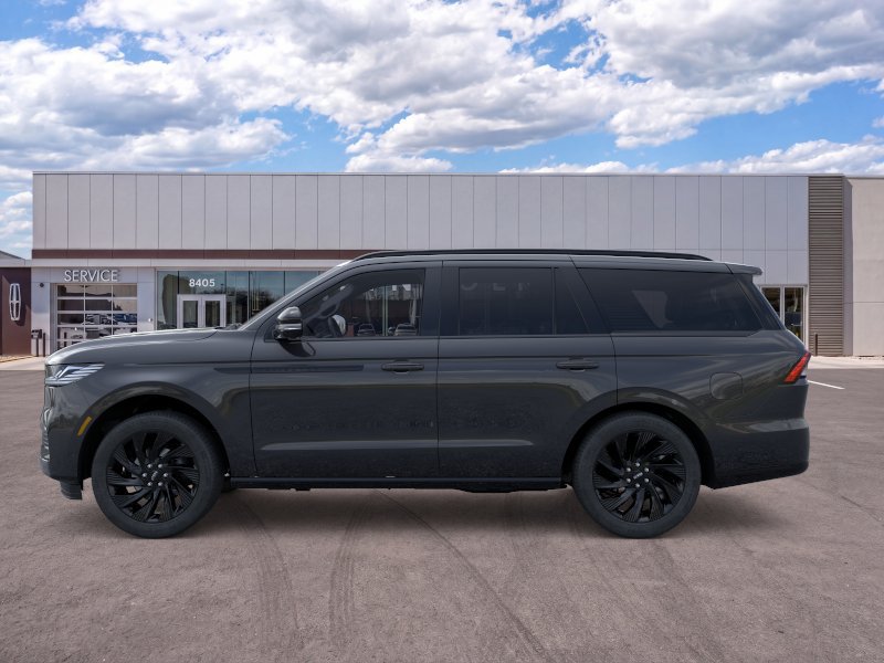 New 2026 Lincoln Navigator Reserve w/ Jet Appearance Package AWD/4WD image 3