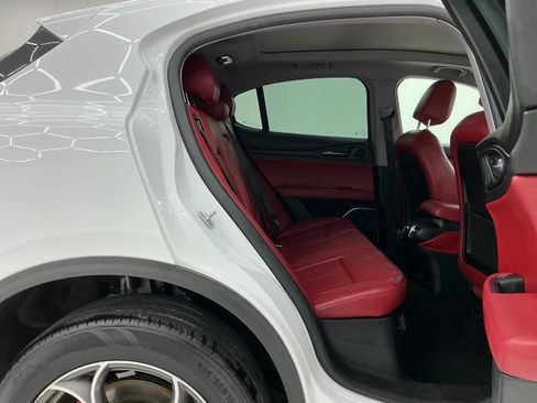 Used 2018 Alfa Romeo Stelvio AWD image 23