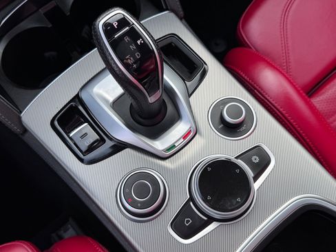 Used 2023 Alfa Romeo Stelvio Veloce AWD/4WD image 24