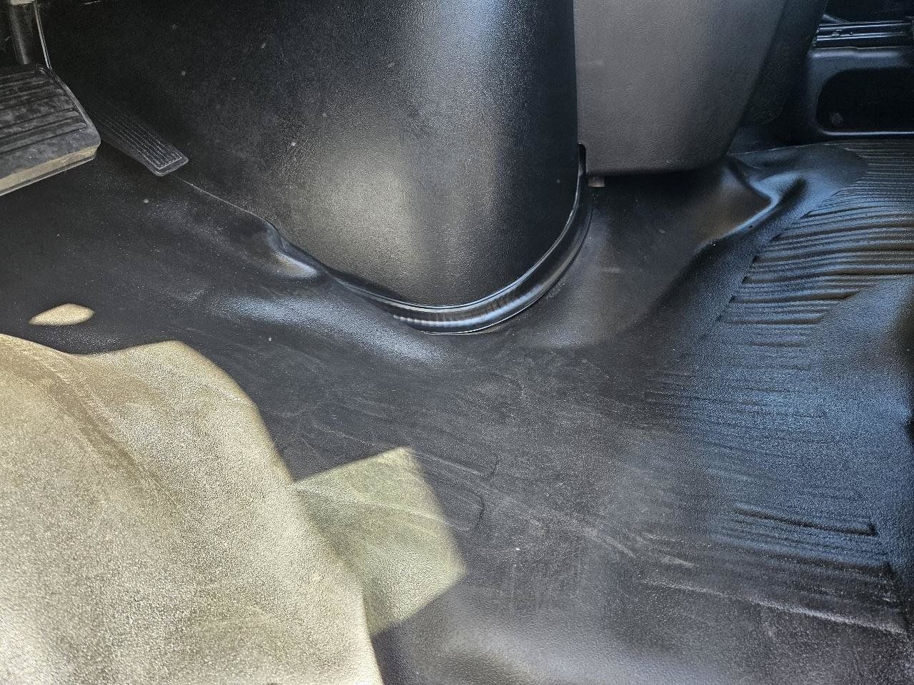 Used 2019 Chevrolet Express 3500 LS RWD image 16
