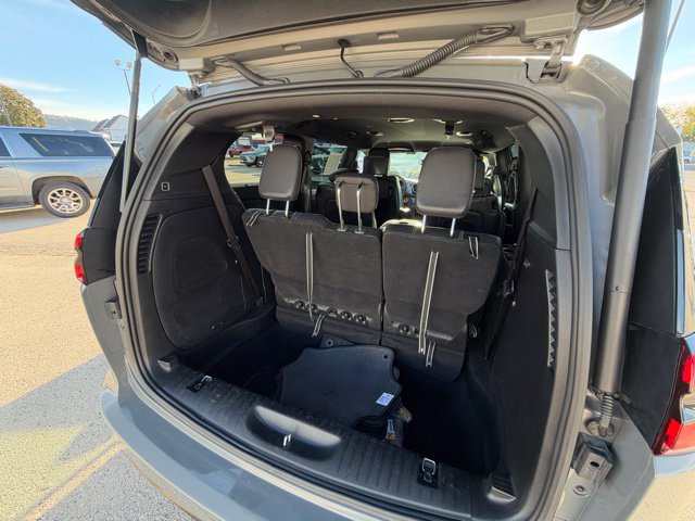 Used 2022 Chrysler Pacifica Touring-L w/ Uconnect Theater Family Group FWD image 18