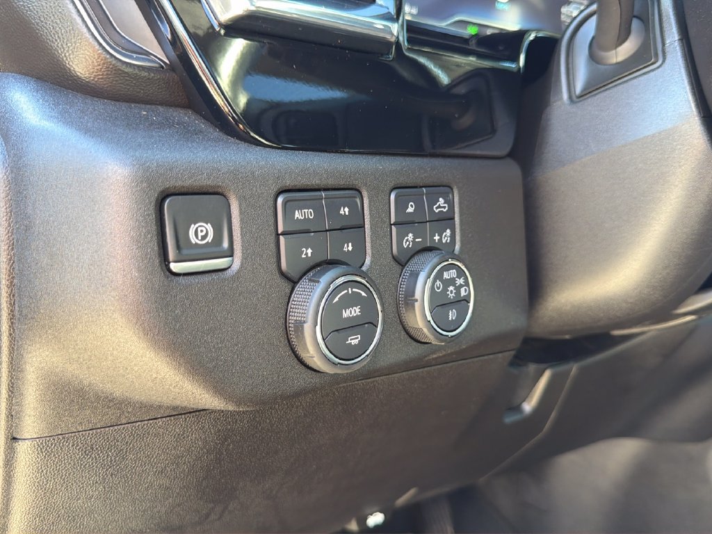 Used 2025 Chevrolet Silverado 3500 LTZ w/ LTZ Plus Package AWD/4WD image 20
