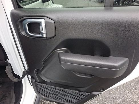 Certified 2022 Jeep Gladiator Willys image 14