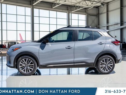 Used 2021 Nissan Kicks SR w/ SR Premium Package image 2