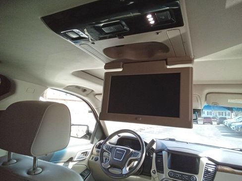 Used 2015 GMC Yukon XL Denali w/ Premium Package image 9