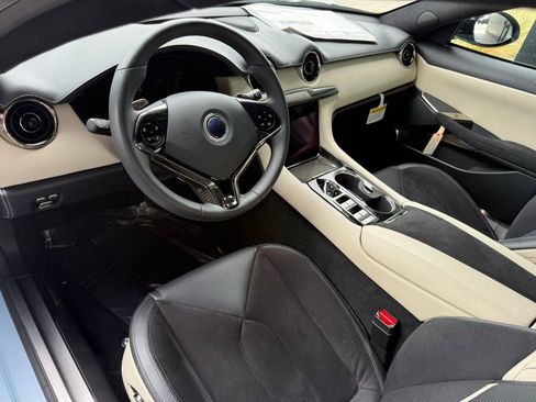 New 2025 Karma Revero Luxury RWD image 10