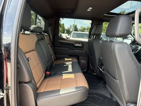 Used 2025 Chevrolet Silverado 1500 High Country AWD/4WD image 28
