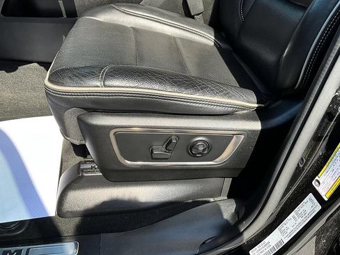 Used 2020 RAM 1500 Limited w/ Black Appearance Package AWD/4WD image 16