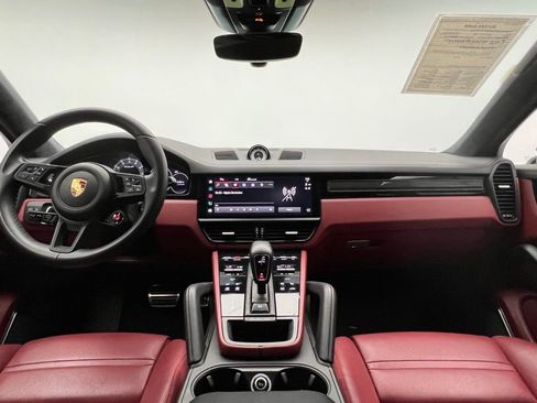 Certified 2022 Porsche Cayenne Turbo GT AWD/4WD image 6