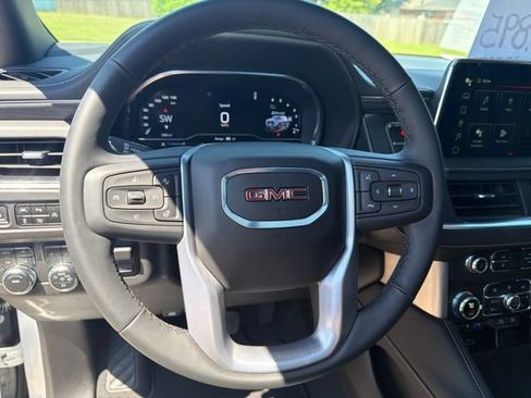 Used 2024 GMC Yukon SLT w/ SLT Premium Package AWD/4WD image 13