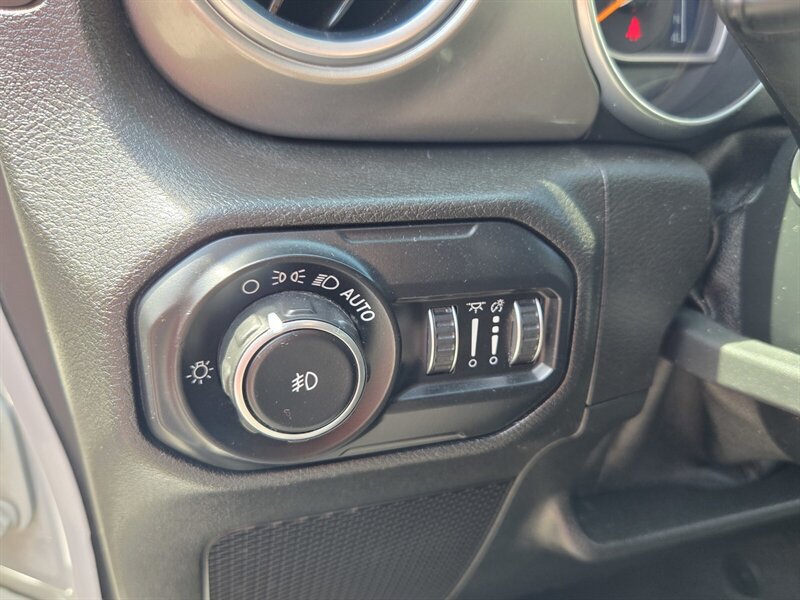 Used 2020 Jeep Wrangler Unlimited Sahara w/ Cold Weather Group AWD/4WD image 14