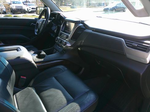 Used 2017 Chevrolet Suburban LT image 35