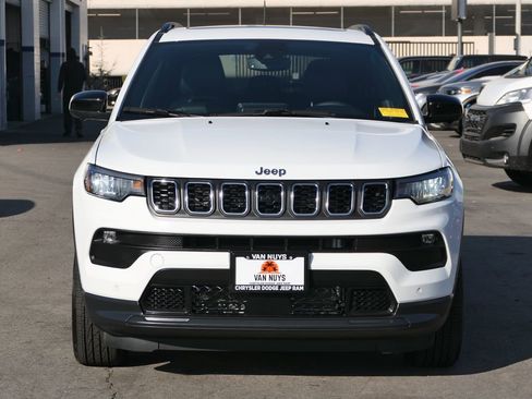 Used 2025 Jeep Compass Latitude w/ Sun & Sound Group image 7