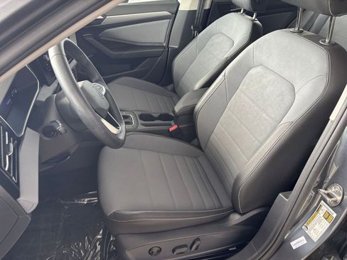 Used 2025 Volkswagen Jetta SE image 35