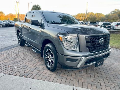 Used 2022 Nissan Titan SV image 8