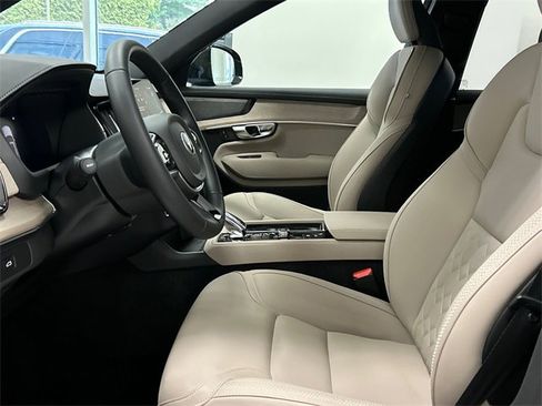 Certified 2025 Volvo XC90 B6 Plus image 10
