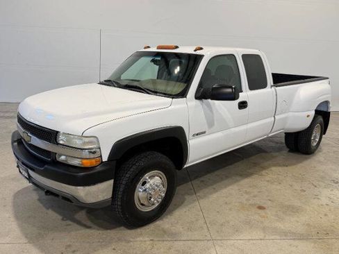 Used 2001 Chevrolet Silverado 3500 LS AWD/4WD image 2