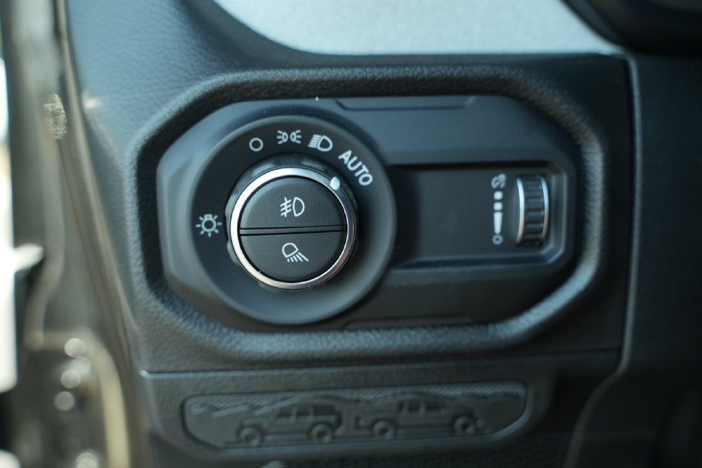 New 2026 Jeep Gladiator Sport AWD/4WD image 31