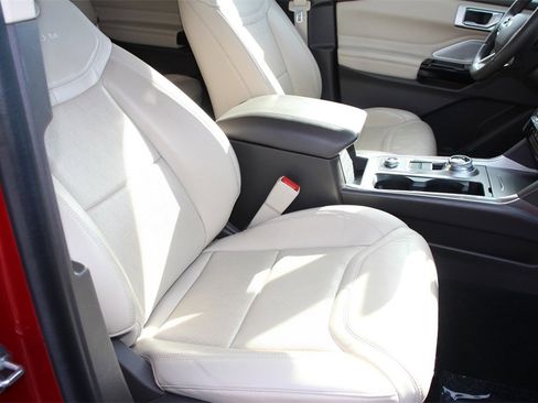 Certified 2021 Ford Explorer Platinum w/ Equipment Group 601A image 27