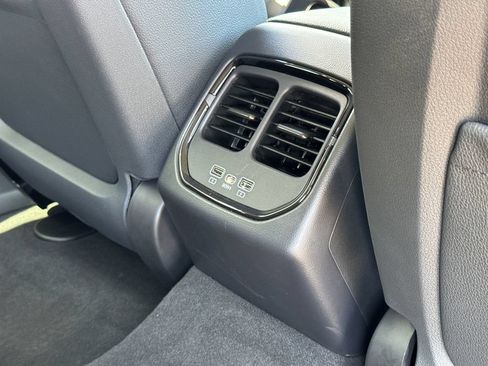 New 2025 VinFast VF 8 Eco AWD/4WD image 17