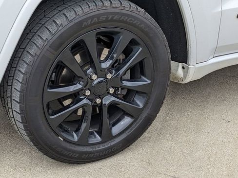 Used 2019 Jeep Grand Cherokee Altitude AWD/4WD image 10