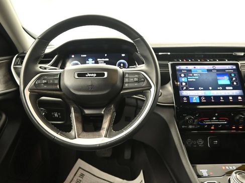 Used 2023 Jeep Grand Cherokee Limited w/ Black Appearance Package AWD/4WD image 30