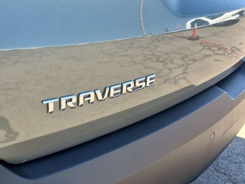 Used 2023 Chevrolet Traverse LT FWD image 32