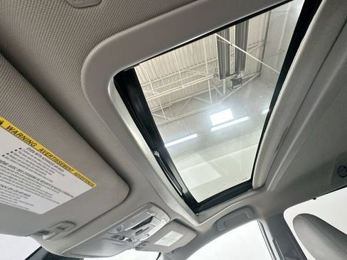 Used 2019 Toyota Sienna XLE w/ XLE Navigation Package FWD image 17