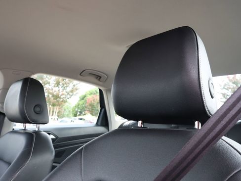 Used 2024 Volkswagen Jetta SE FWD image 15