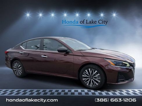 Used 2025 Nissan Altima 2.5 SV FWD image 1