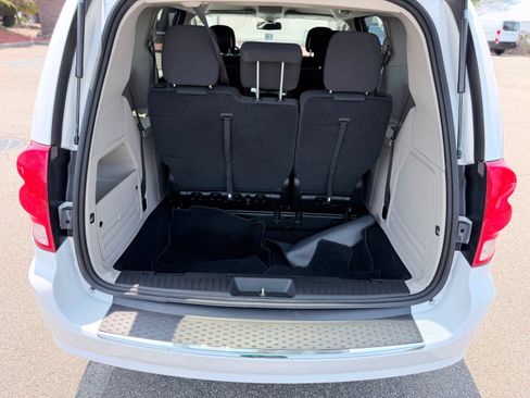 Used 2019 Dodge Grand Caravan SE w/ UConnect Hands-Free Group FWD image 10