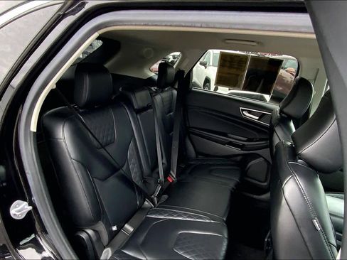 Used 2023 Ford Edge Titanium image 29
