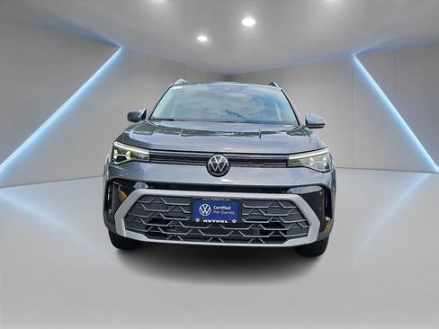 Certified 2025 Volkswagen Taos SE w/ Panoramic Sunroof Package AWD/4WD image 2