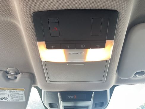 Used 2025 Nissan Rogue SV FWD image 18