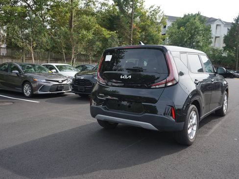 Used 2023 Kia Soul LX w/ LX Technology Package FWD image 4