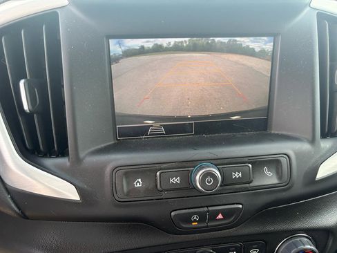 Used 2024 GMC Terrain SLE w/ Driver Convenience Package image 24