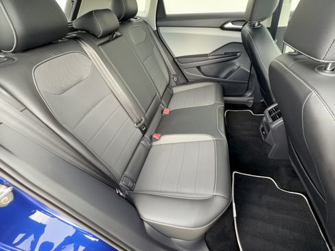 Certified 2023 Volkswagen Taos SE w/ Panoramic Sunroof Package FWD image 29