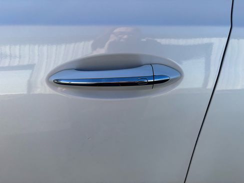 Used 2020 Buick Enclave Essence w/ Sound and Sites Package image 23