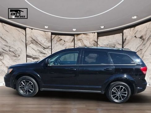 Used 2018 Dodge Journey SE w/ Connectivity Group FWD image 8